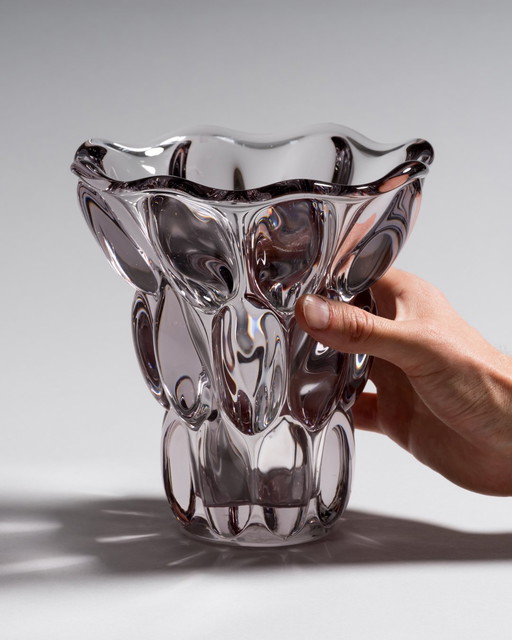 Vase en cristal de Vannes des années 1950 avec sphères en relief
