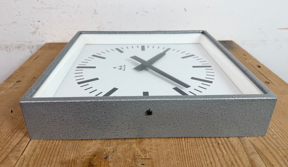 Image 1 of Graue, quadratische Wanduhr im Industriestil von Pragotron, 1970er Jahre