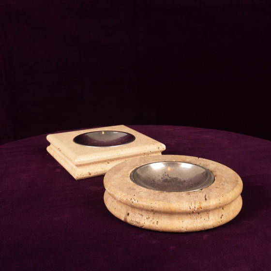 Pair of Italian Travertine Ashtrays / Vide-Poches, round and square 1970 – Table accessories, Metal (photo 2 of 20)