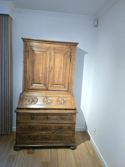 Antieke eiken schrijfkast/secretaire met rijk houtsnijwerk