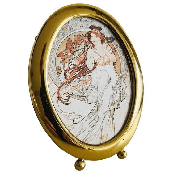 Image 1 of Dipinto Art Nouveau vintage di Alphonse Mucha, cornice ovale in ottone con marchio The Arts Music Hallmark, anni '60