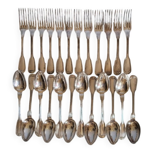 24 silver-plated metal table settings in the filet model.