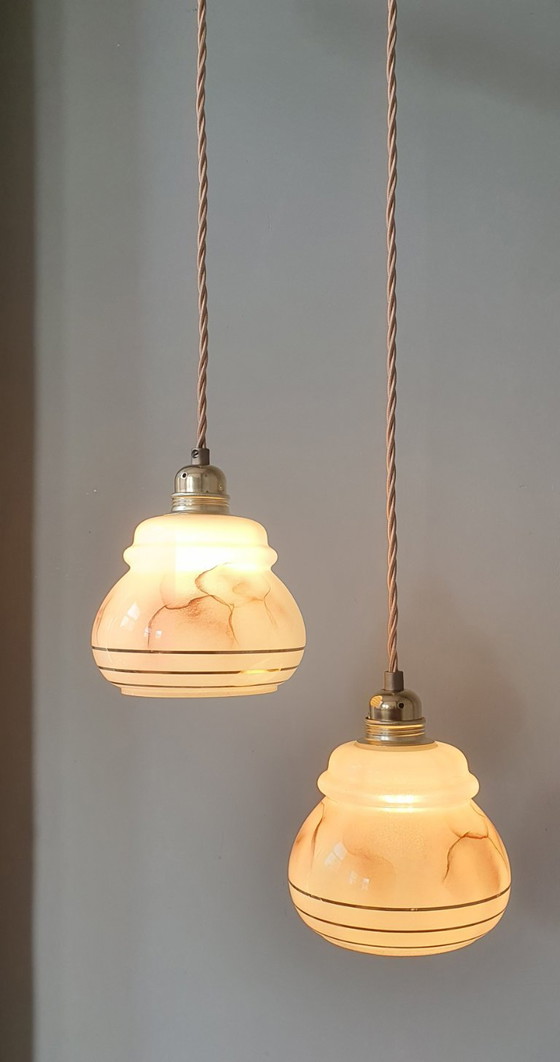 Image 1 of vintage gemarmerde opaline hanglampen met gouden decoratie