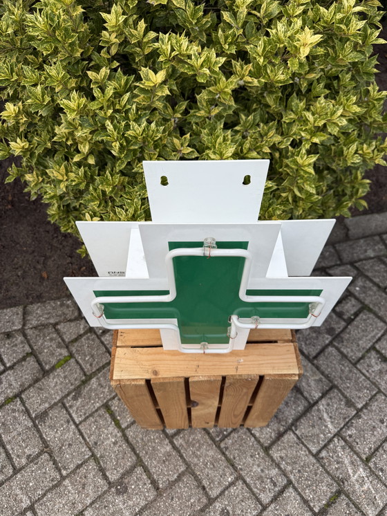 Image 1 of Neon lichtbak groen kruis vintage apotheek