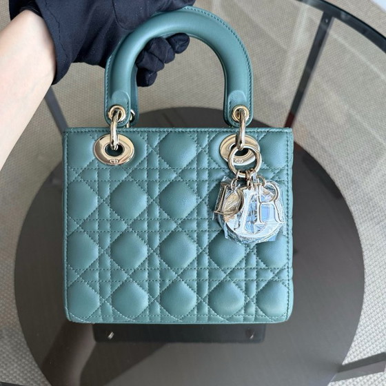Image 1 of DIOR LADY SMALL FLAP - CANNAGE LAMSLEER GROEN MET GOUDEN BESLAG EN BEDELTJES