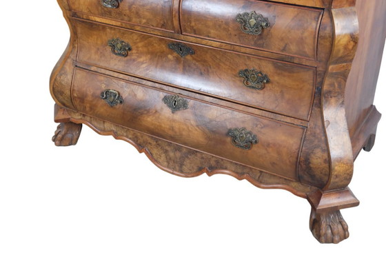 Image 1 of elegant 18th century desk with curb in burr walnut.