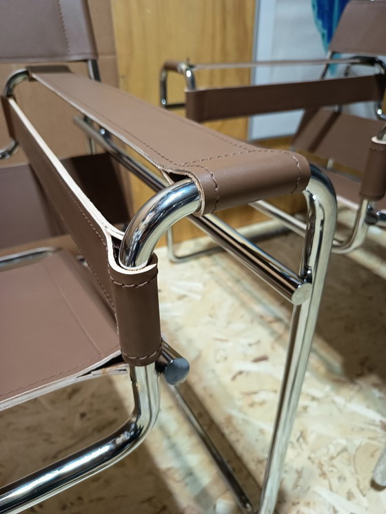 Image 1 of Poltrone Knoll Wassily B3 2 nuove/usate in pelle color noce di Marcel Breuer € 4.400