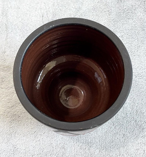 Image 1 of Wendelin Stahl 655-20 vaas, geometrisch rood en zwart (driehoeken), Duits atelierkeramiek uit het midden van de 20e eeuw