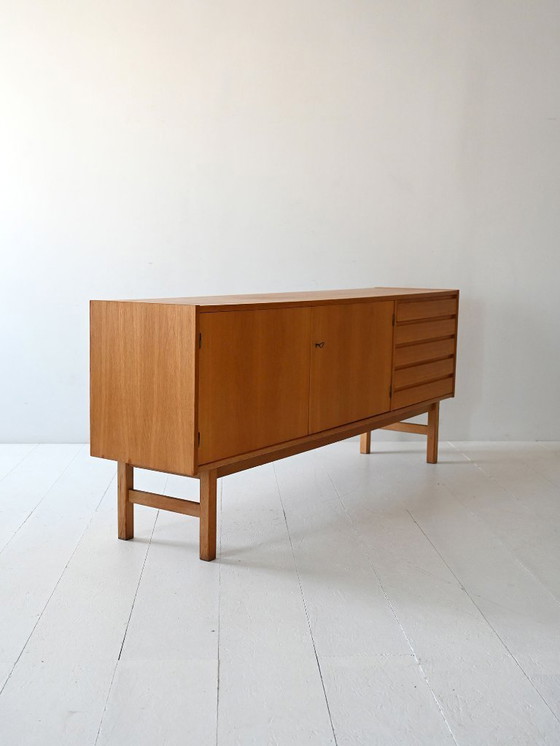 Image 1 of Vintage Scandinavisch eikenhouten dressoir met lades met tegelfront