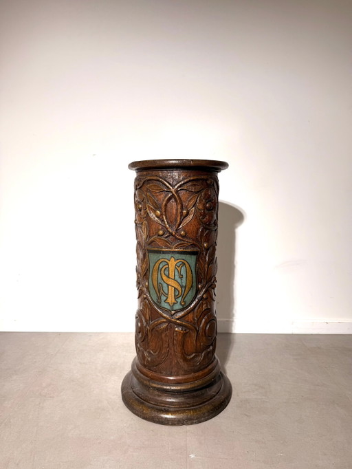 Socle héraldique en chêne sculpté du XVIIIe siècle – bijzettafels (photo 2 of 7)