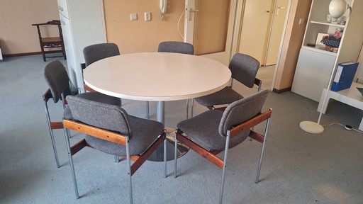 Eettafel (○120cm) + 6 thereca eettafelstoelen