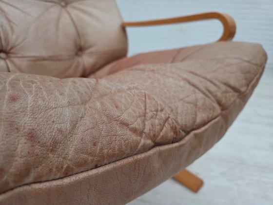 Image 1 of Noorse fauteuil uit de jaren 70, model "Kengu", beige meubelleer.