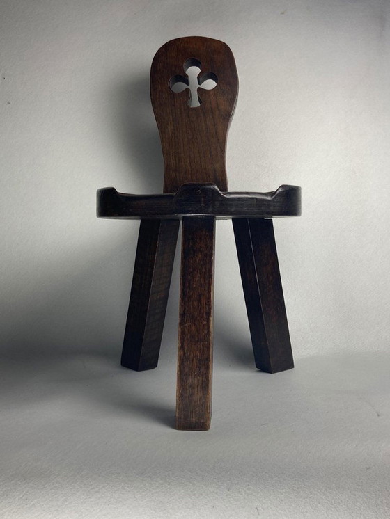 Image 1 of Tabouret tripode sculptural brutaliste en chêne, années 1960