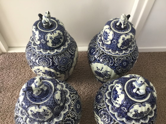 Image 1 of Königliche Sphinx Maastricht Delft Vase Urne