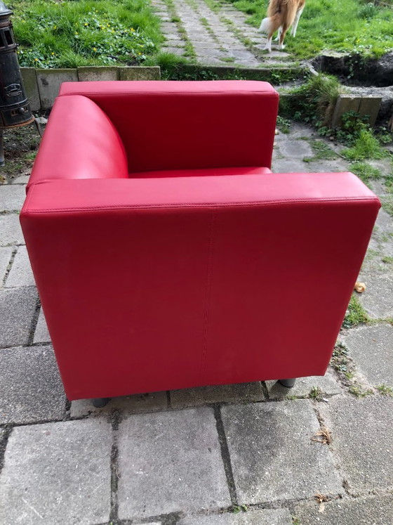 Image 1 of Poltrona lounge in pelle rossa dal design moderno