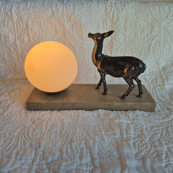 Art Deco style night light with deer decoration – Opaline globe and marble base – Table lamps, Metal (photo 3 of 12)