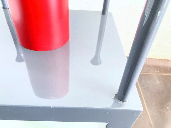 Image 1 of Mesa de comedor redonda estilo Memphis, de metal y cristal, diseño de los años 80/90.