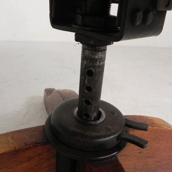 Image 1 of Silla de oficina de roble con sistema de muelles y altura regulable, década de 1930.