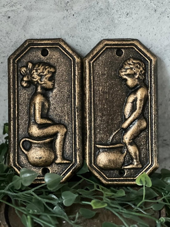 Image 1 of Charmants panneaux de toilettes de style vintage