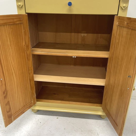 Image 1 of Mädchenkleiderschrank neu gestalten, ockergelb & neuer Kleiderschrank mit Knöpfen