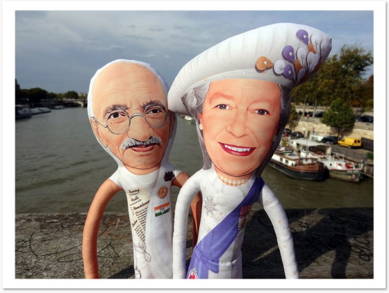 Image 1 of Cadeau van Mahatma Gandhi | Decoratie met Gandhi-beeldje | Kunstpop voor verzamelaars | Cadeau van een vredesactivist