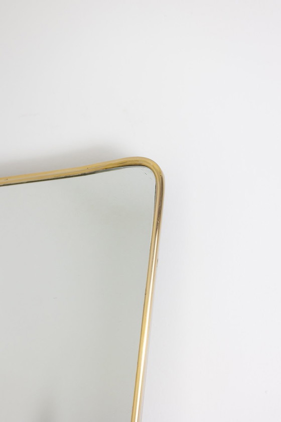 Image 1 of Coppia di specchi stretti in ottone dorato. Circa 1970.