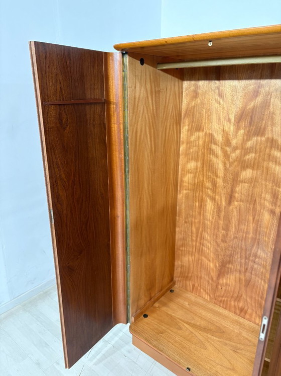 Image 1 of Vintage kledingkast / linnenkast / kledingkast in mid-century stijl / slaapkamerkast