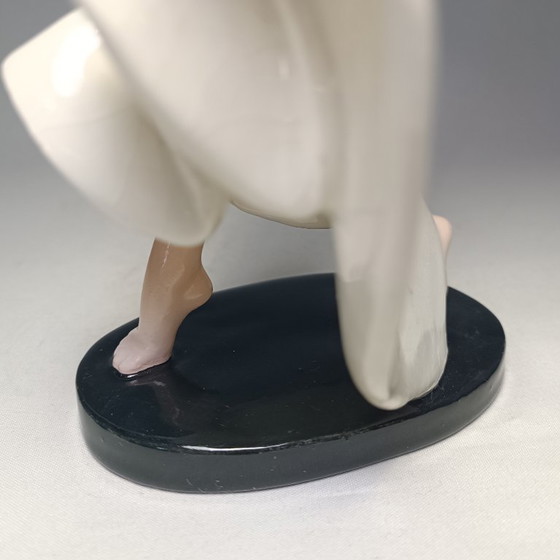 Goldscheider - Claire Weiss - Skulptur, Art Deco Dame im langen Kleid - 28,5 cm - Porzellan (photo 34 of 35)