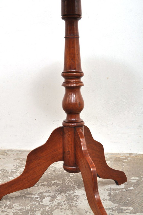 Image 1 of Mesa auxiliar antigua de caoba, años 1875