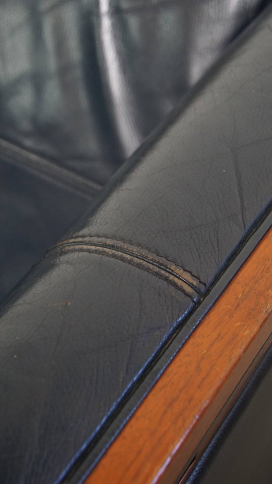 Image 1 of 2.5-zits Art Deco design bank van Schuitema met houtwerk en donkerblauw rundleer