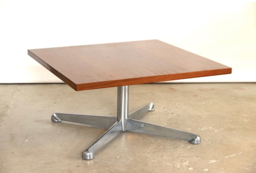 Osvaldo Borsani pour la table basse Tecno