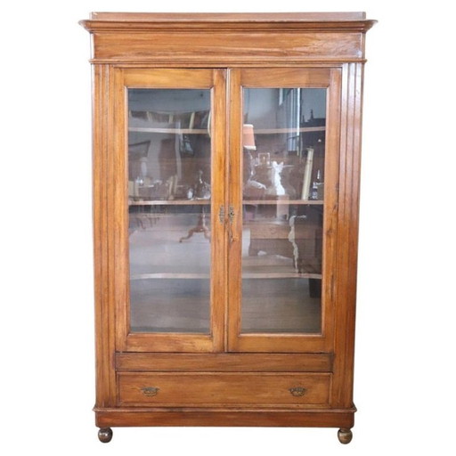 Librería antigua de madera