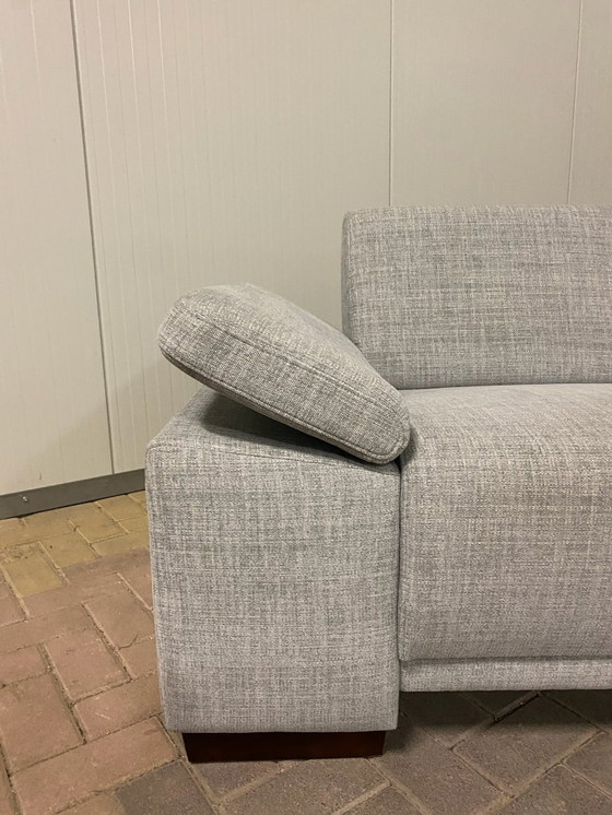 Image 1 of Hermoso sofá esquinero de tela gris
