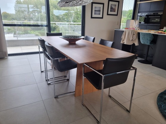 Image 1 of Tafel LANCE in Amerikaanse noten en 6 stoelen