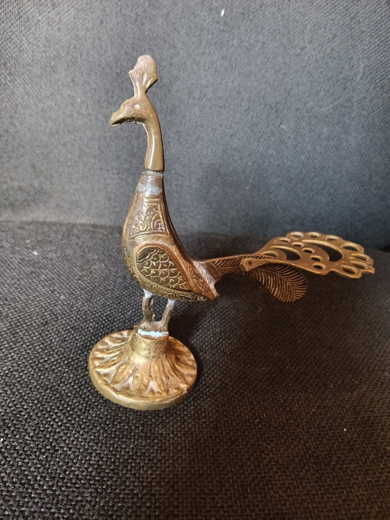 Porta Kohl d'Epoca in Ottone Finemente Inciso a Forma di Pavone – Sculture, Brass (photo 6 of 8)