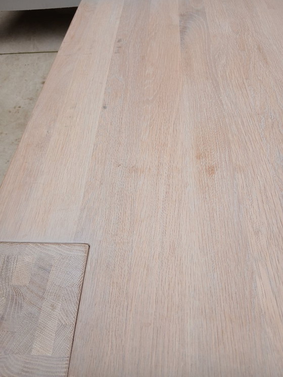 Image 1 of Table basse en chêne massif 110x110x40 cm