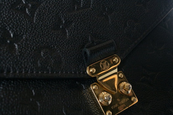 Louis Vuitton, Bolso Pochette Metis Empreinte negro – Bolsos cruzados, Calfskin (photo 8 of 16)