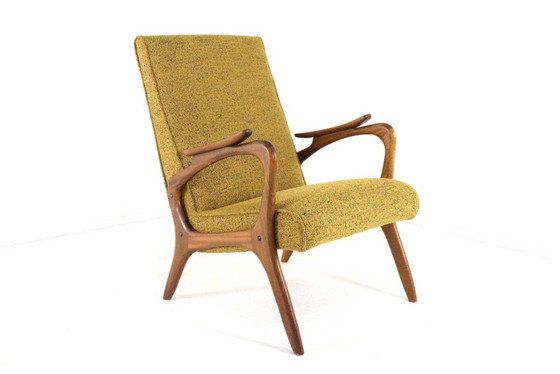 Image 1 of Fauteuil vintage jaune capitonné