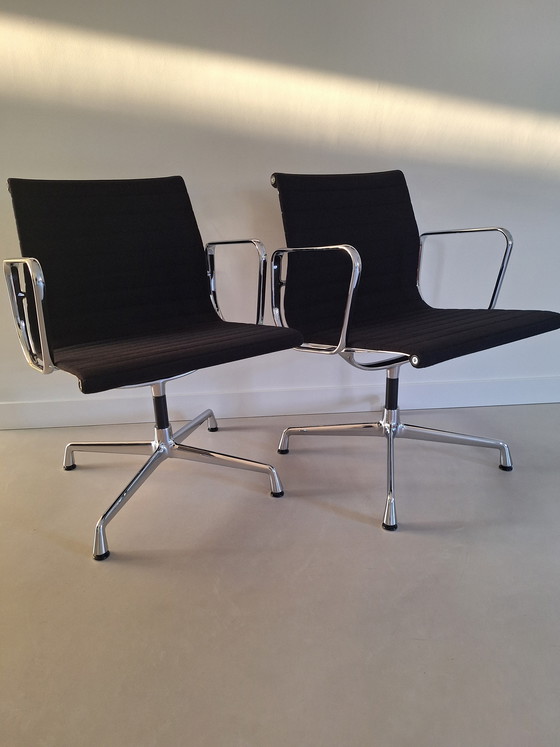 Image 1 of 2x Vitra Eames 108 negro hopsack en excelente estado