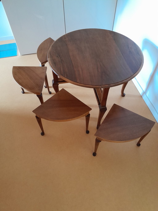 Nest coffee table