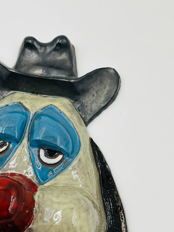 Image 1 of Große, an der Wand befestigte Clownmaske aus glasierter Terrakotta