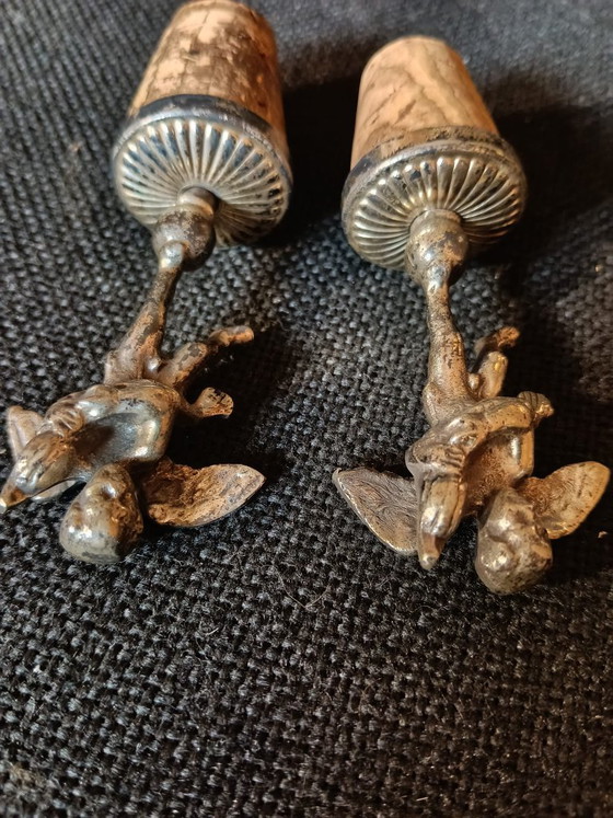 Paire de Bouchons de Bouteille Vintage avec Putti en Métal Argenté – Objets déco, Metal (photo 5 of 6)