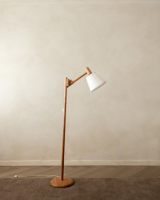 Vintage Deense grenenhouten verstelbare vloerlamp van +LYS Denemarken, jaren 60, Scandinavische moderne leeslamp