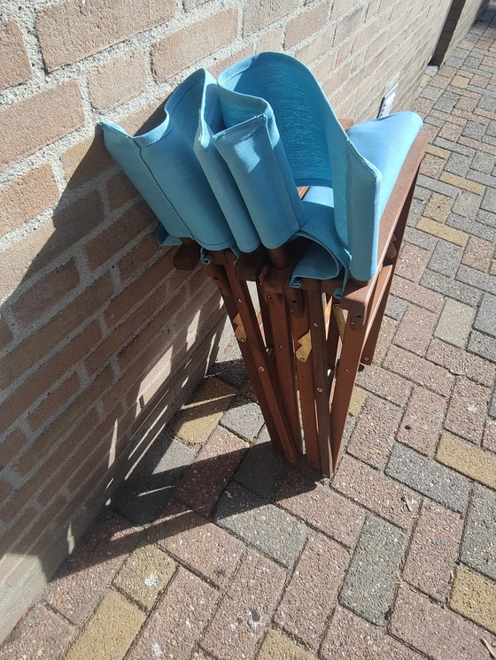 Image 1 of Deux luxueuses chaises de directeur pliantes en teck