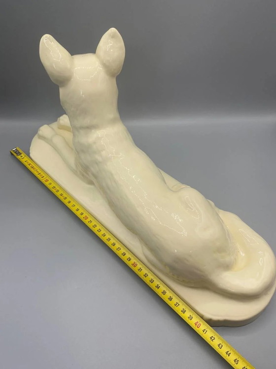 Lying German Shepherd in ivory enameled ceramic, Digoin Sarreguemines, Art Deco – Decorative Objects (photo 3 of 6)