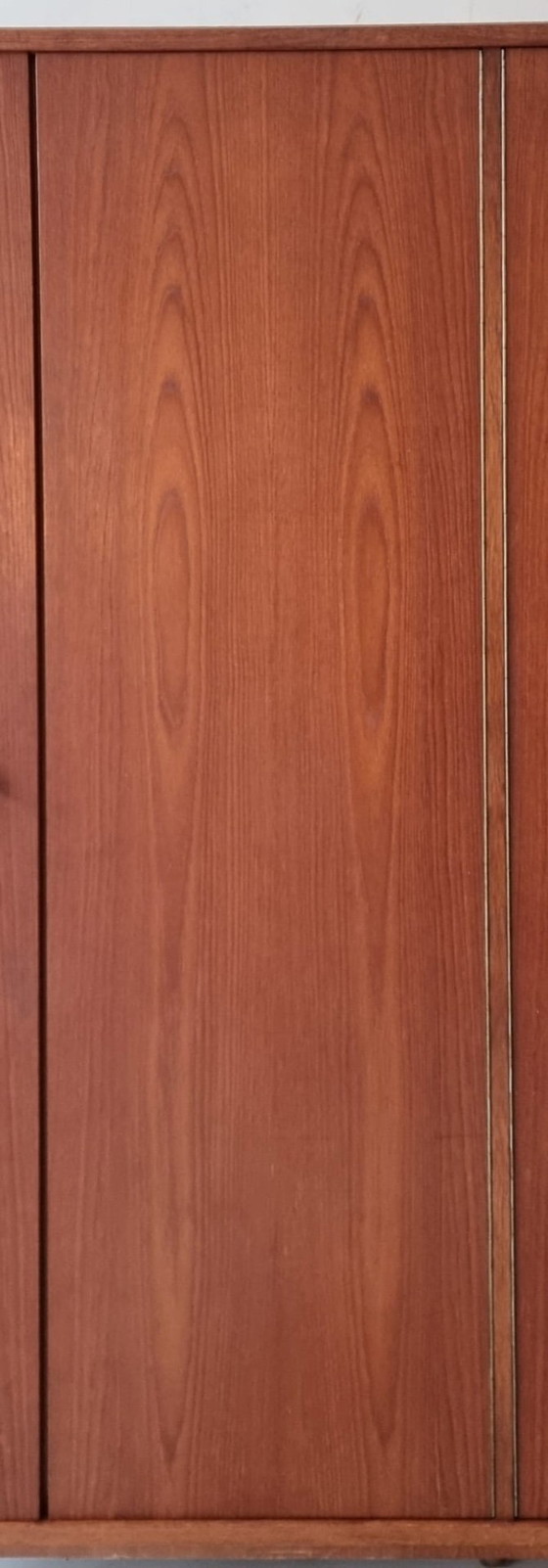 Image 1 of garde-robe du milieu du siècle