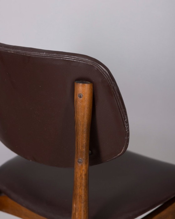 Image 1 of Set di 8 sedie vintage anni '60 in legno e pelle, disegnate da Anonima Castelli.