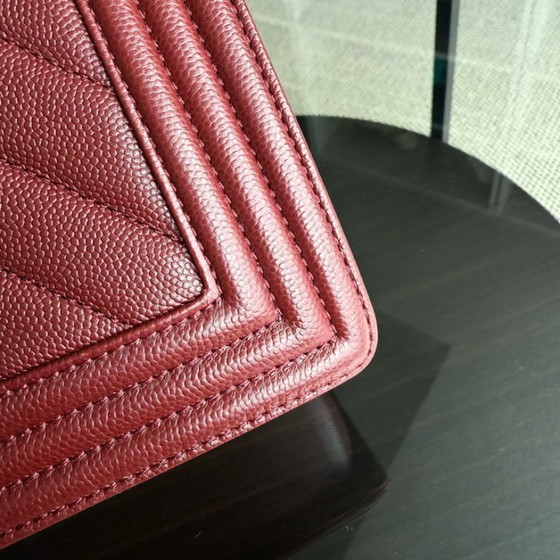 Image 1 of Chanel Boy Medium - Caviar 25CM Chevron Bordeauxrood Donkerrood Ruthenium Zilveren Hardware Serie 24