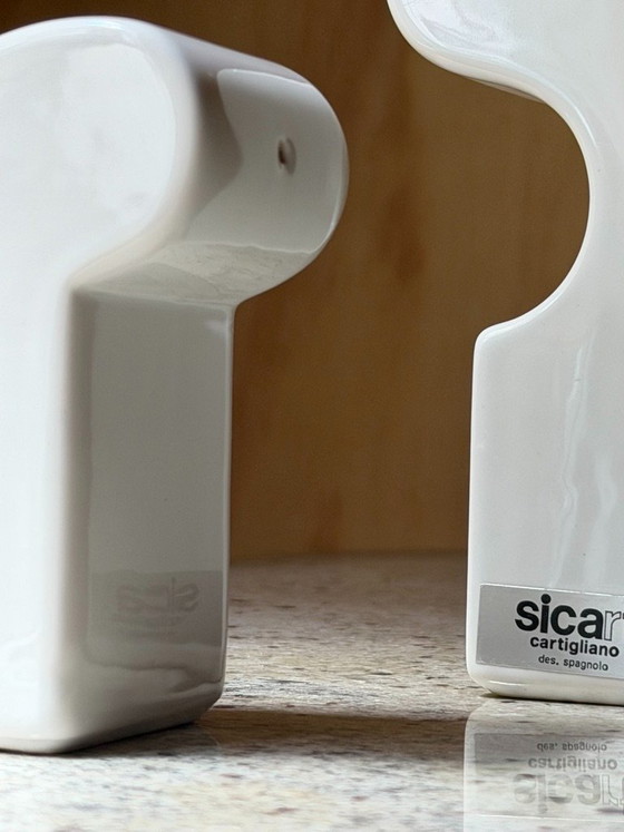 Pino Spagnolo per Sicart Italy Saliera e pepiera - Set in ceramica "abbracciante" anni '70 Space Age - (photo 16 of 20)