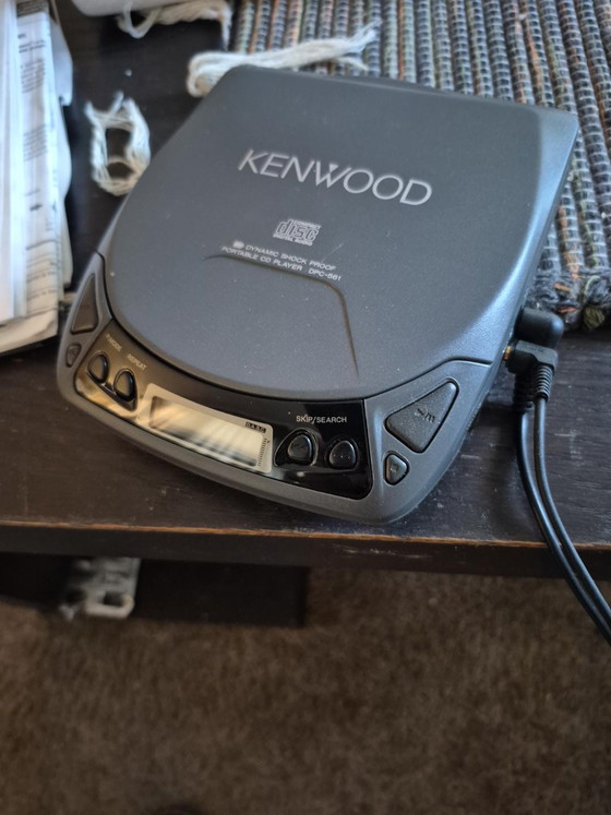 Reproductor de CD portátil Kenwood – Decoración, Plastic (photo 6 of 7)